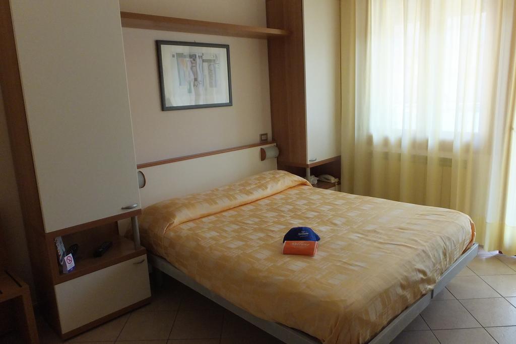 Hotel Nettuno Sottomarina Habitación foto